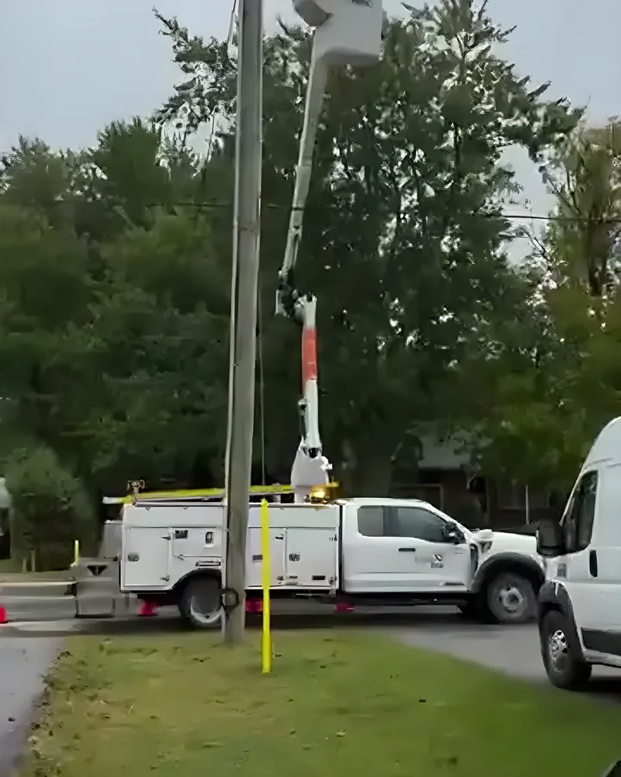 Dunne Power bucket truck at the pole for the overhead side of a 200 amp upgrade in Dundalk